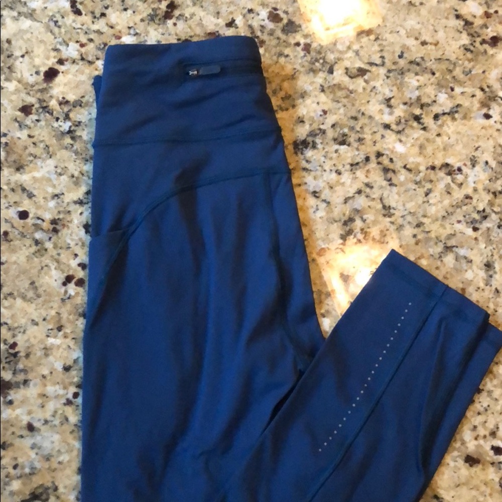 Lululemon Break Free Tight 7/8th length Size 4
